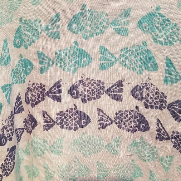 Adorable fish shawl/cover-up - Picture 2 of 2